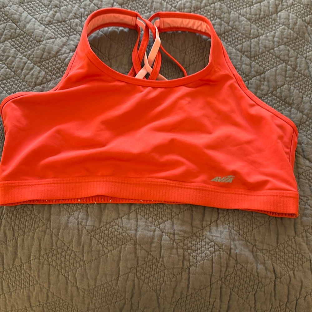 Like New Avia Red Sports Bra Size XL
Pads are missing